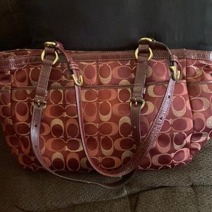 Coach purse. Used but in great condition. Just need a little cleaning, not much.